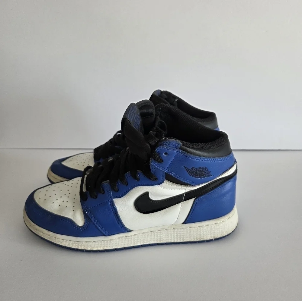 Nike Air Jordan 1 High-Top Sneakers in Blue and White Sz.5,5 Y
